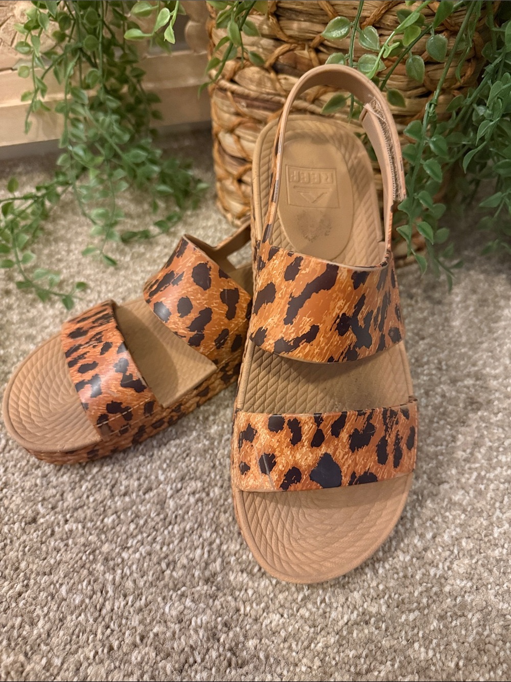 Reef Women’s size 8 Leopard Print Slingback Sandals - Tan/Black